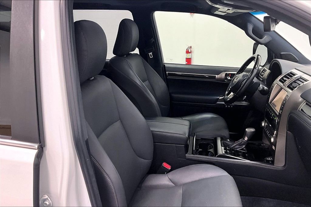 Used 2020 Lexus GX 460 Premium w/ Premium Package image 7