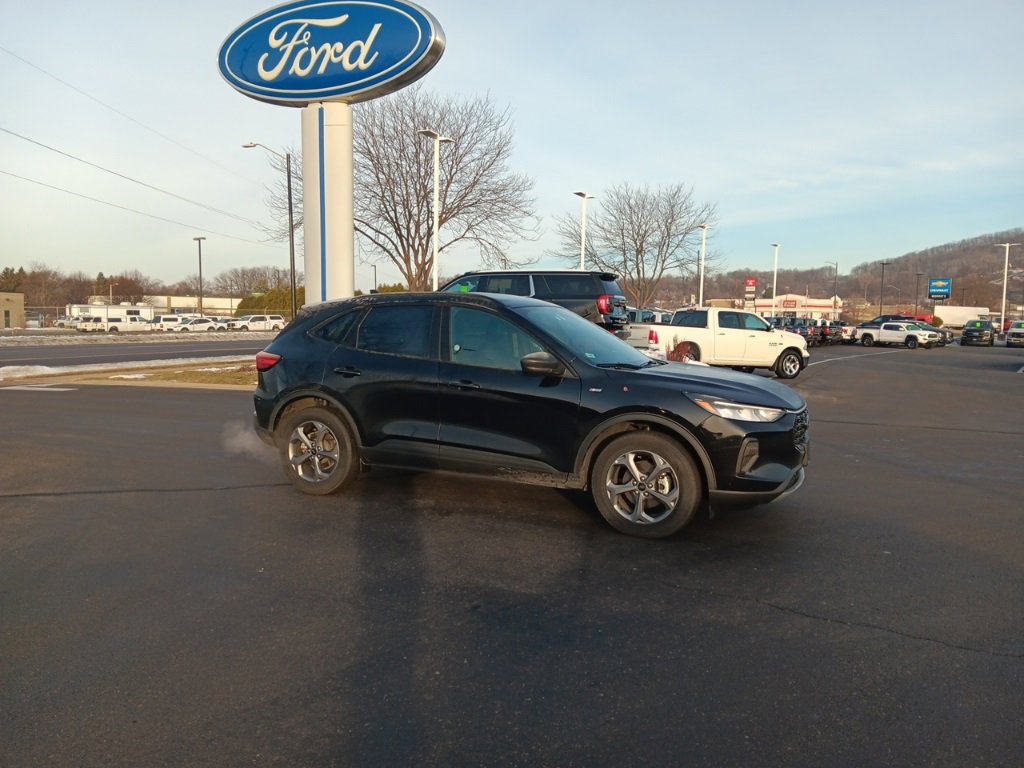 Used 2025 Ford Escape ST-Line image 3