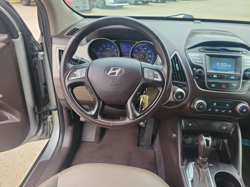 Used 2015 Hyundai Tucson SE image 19