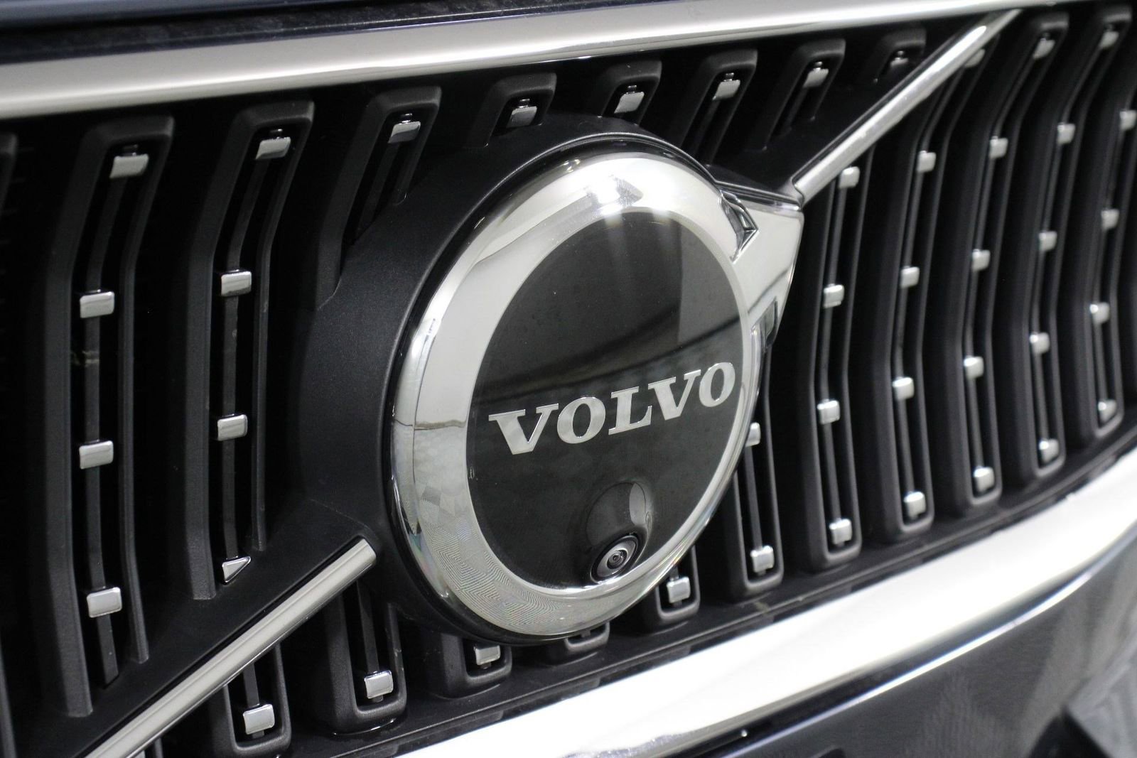 Certified 2025 Volvo V60 B5 Cross Country Plus image 27