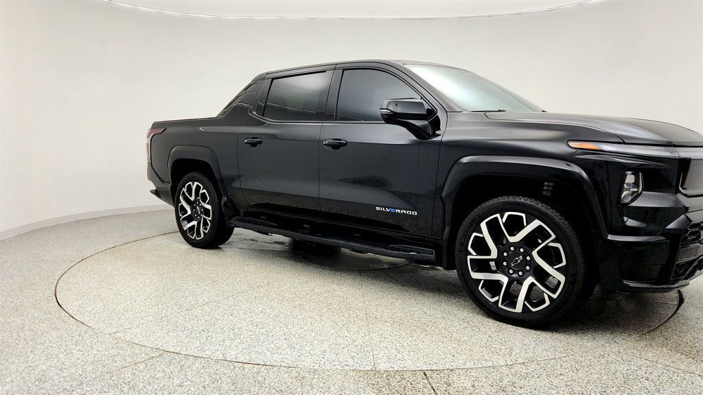 Used 2024 Chevrolet Silverado EV RST image 3