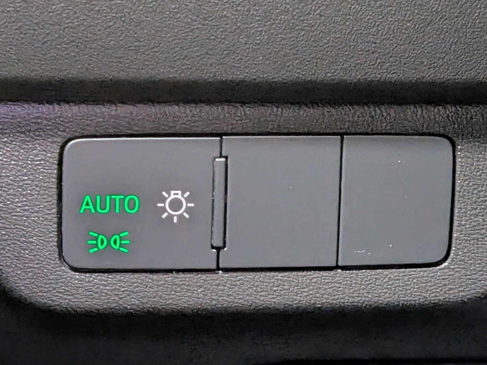 Used 2024 Audi Q4 e-tron Premium Plus image 32