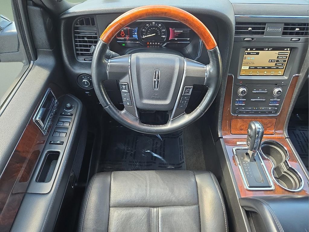 Used 2017 Lincoln Navigator Select AWD/4WD image 12