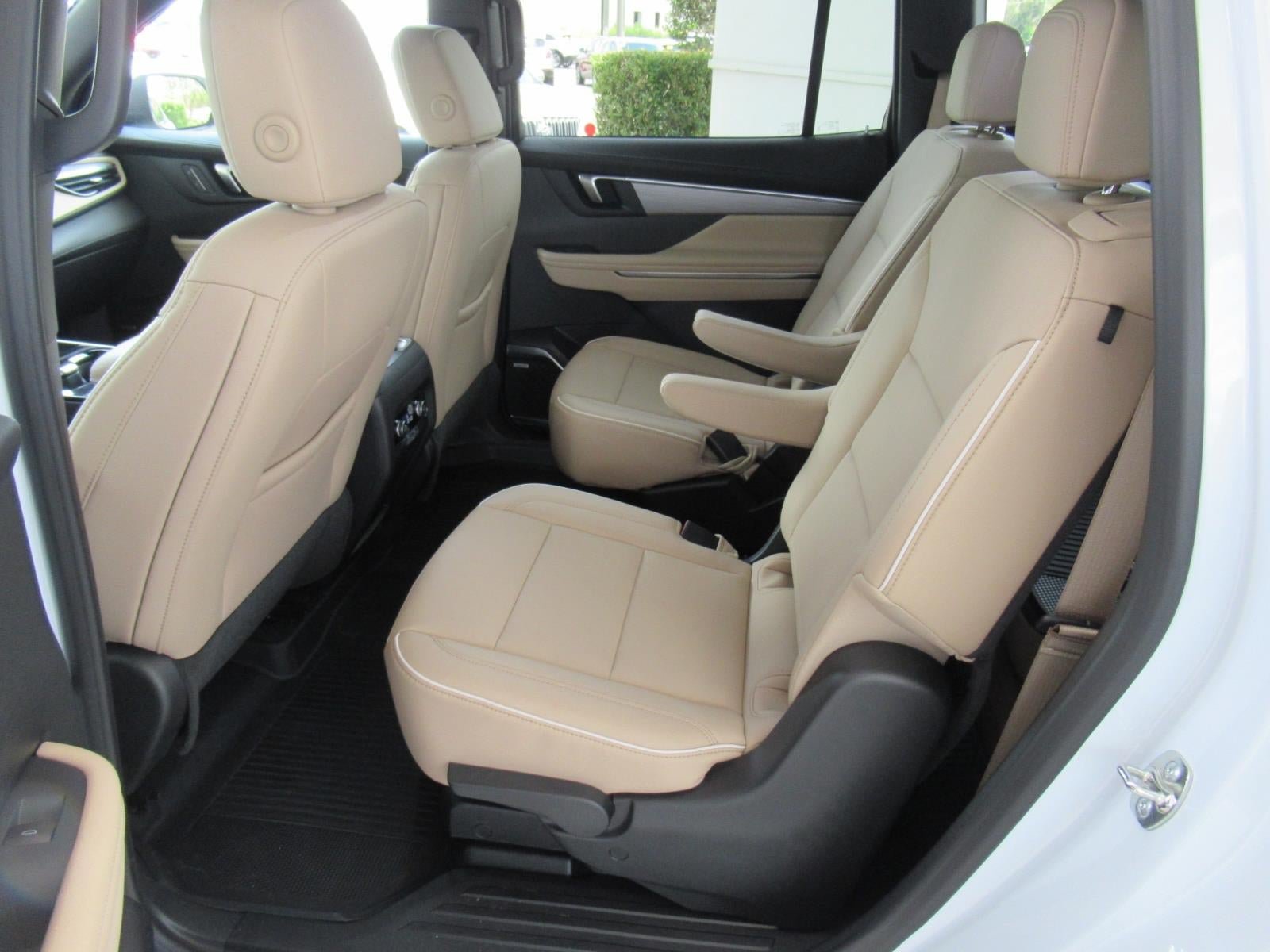 Used 2026 Buick Enclave Preferred w/ LPO, Floor Liner Package FWD image 32