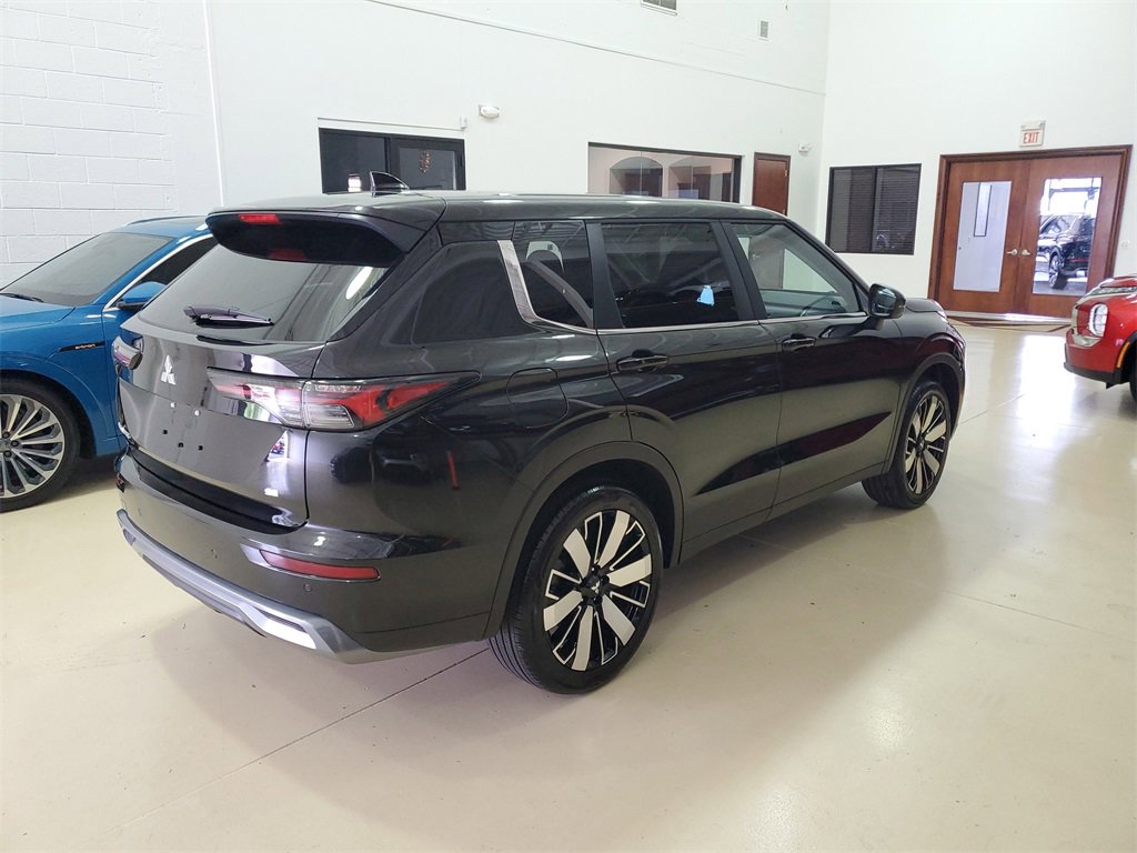 New 2025 Mitsubishi Outlander SE image 7