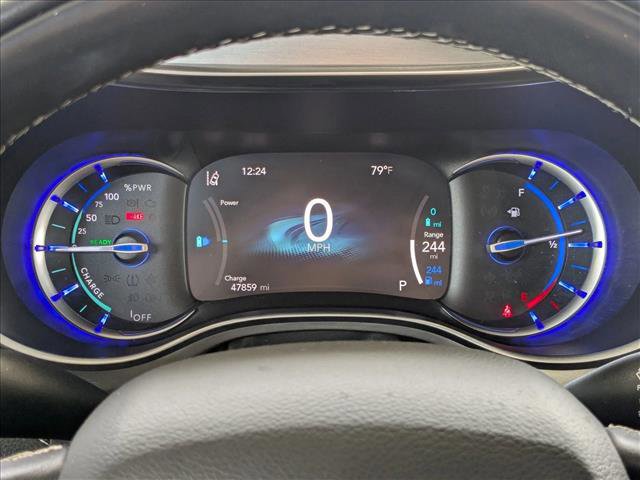 Used 2022 Chrysler Pacifica Limited w/ Uconnect Theater Family Group FWD image 11