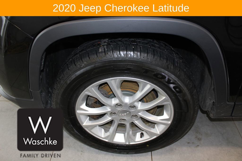 Used 2020 Jeep Cherokee Latitude w/ Cold Weather Group image 11