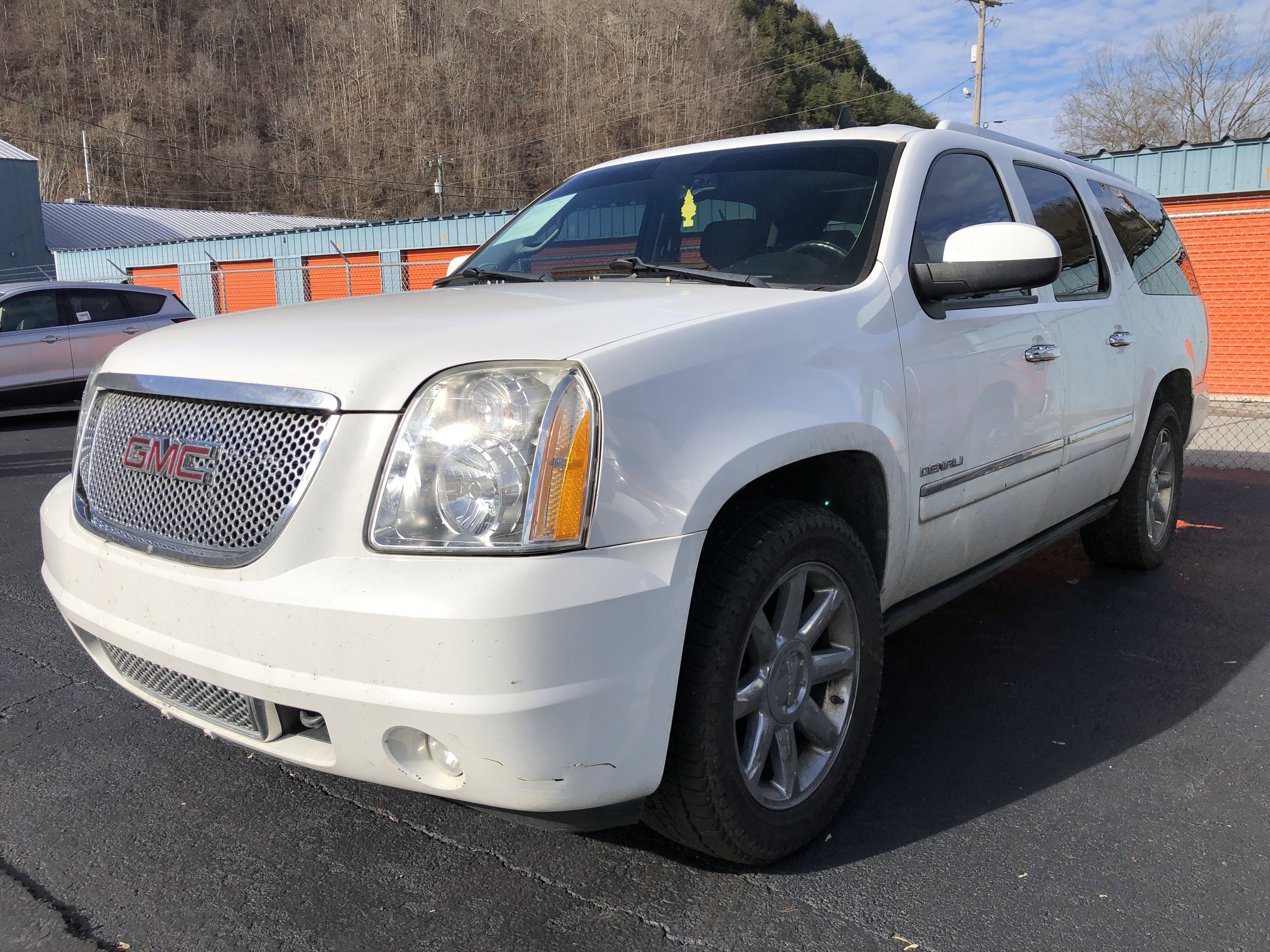 Used 2012 GMC Yukon XL Denali image 2