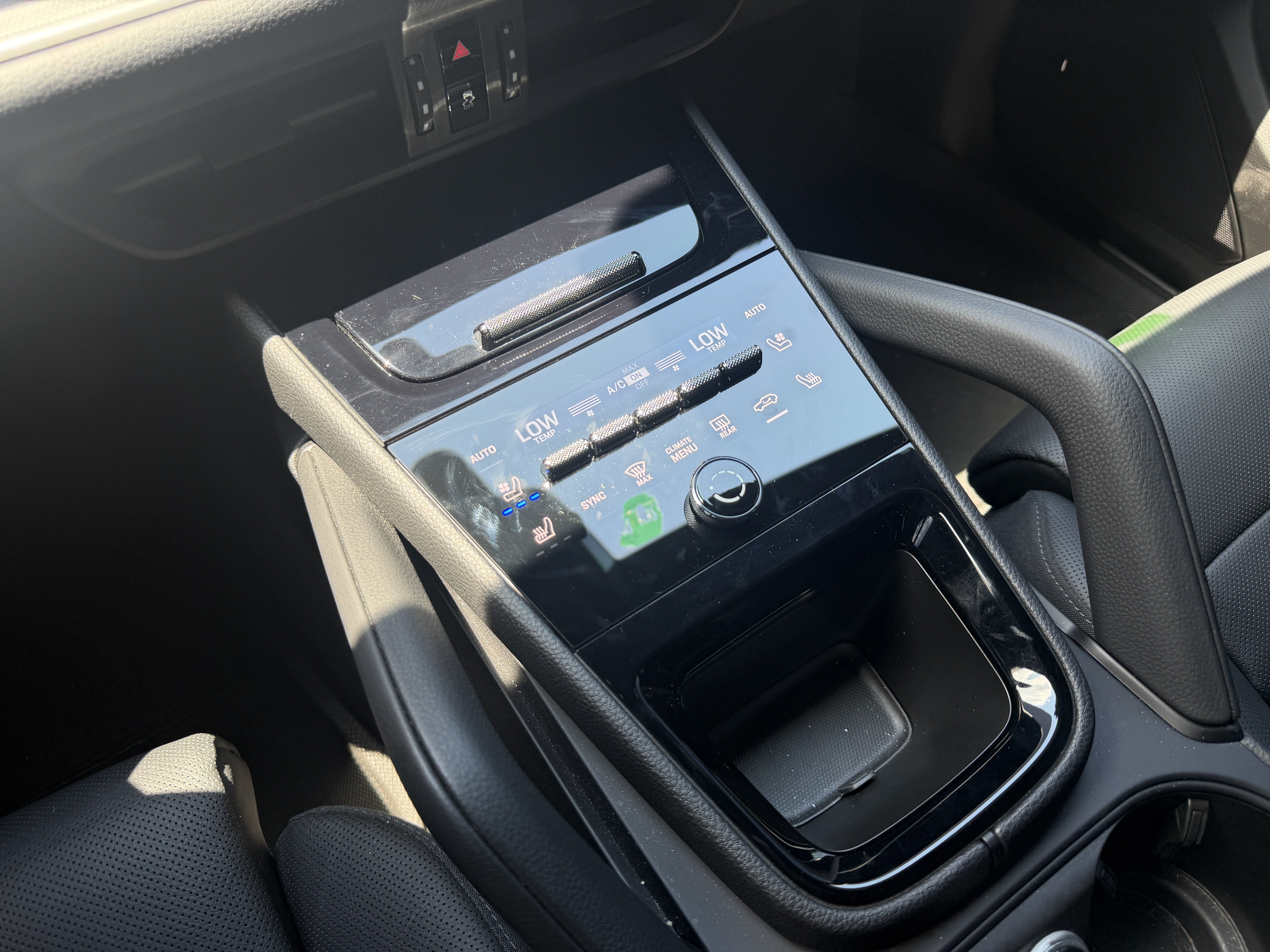 Certified 2024 Porsche Cayenne AWD/4WD image 30