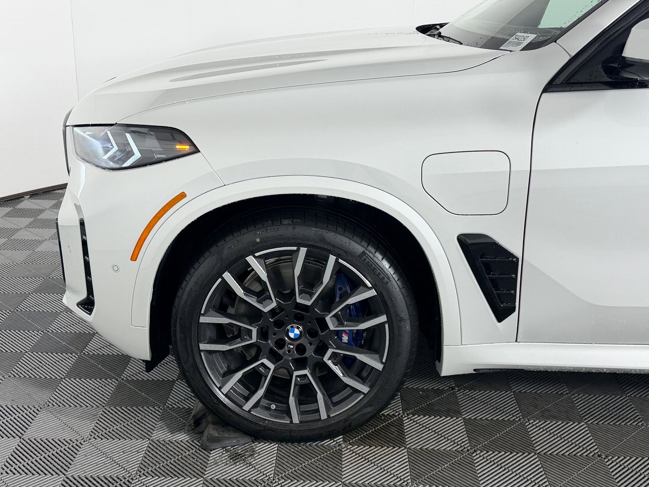 New 2026 BMW X5 xDrive50e w/ M Sport Package AWD/4WD image 11
