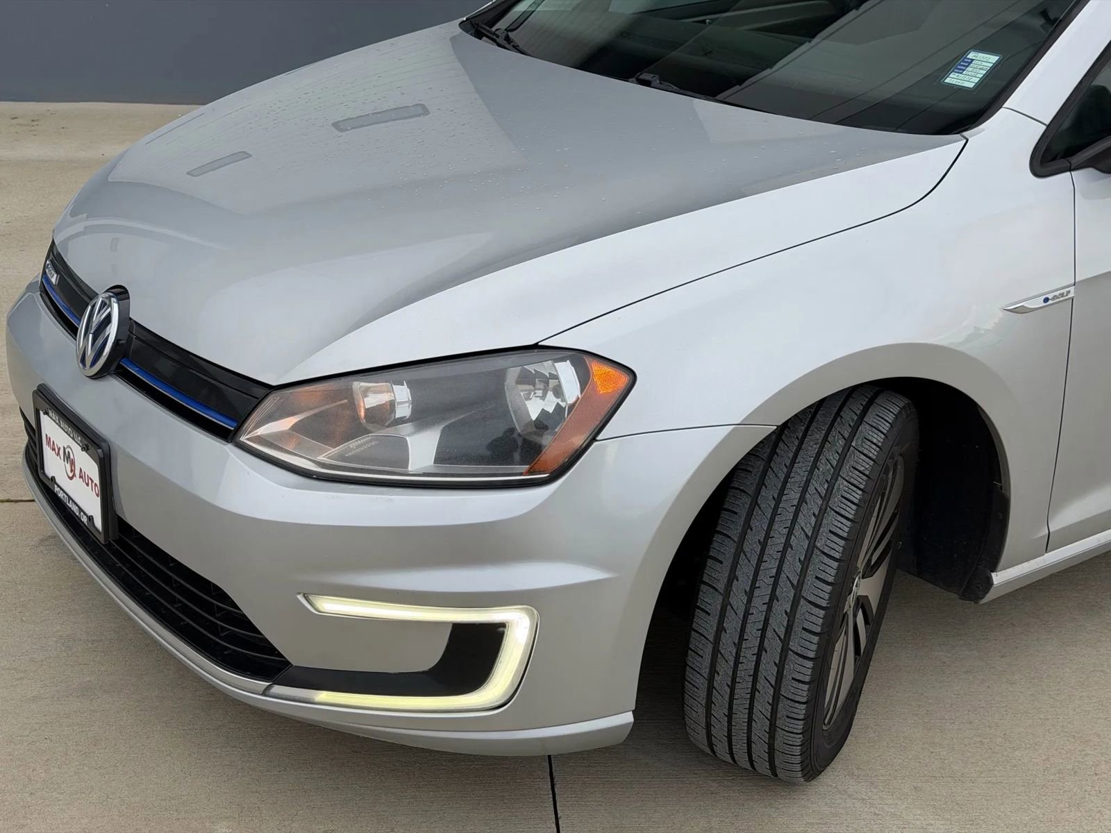 Used 2016 Volkswagen e-Golf SE image 32