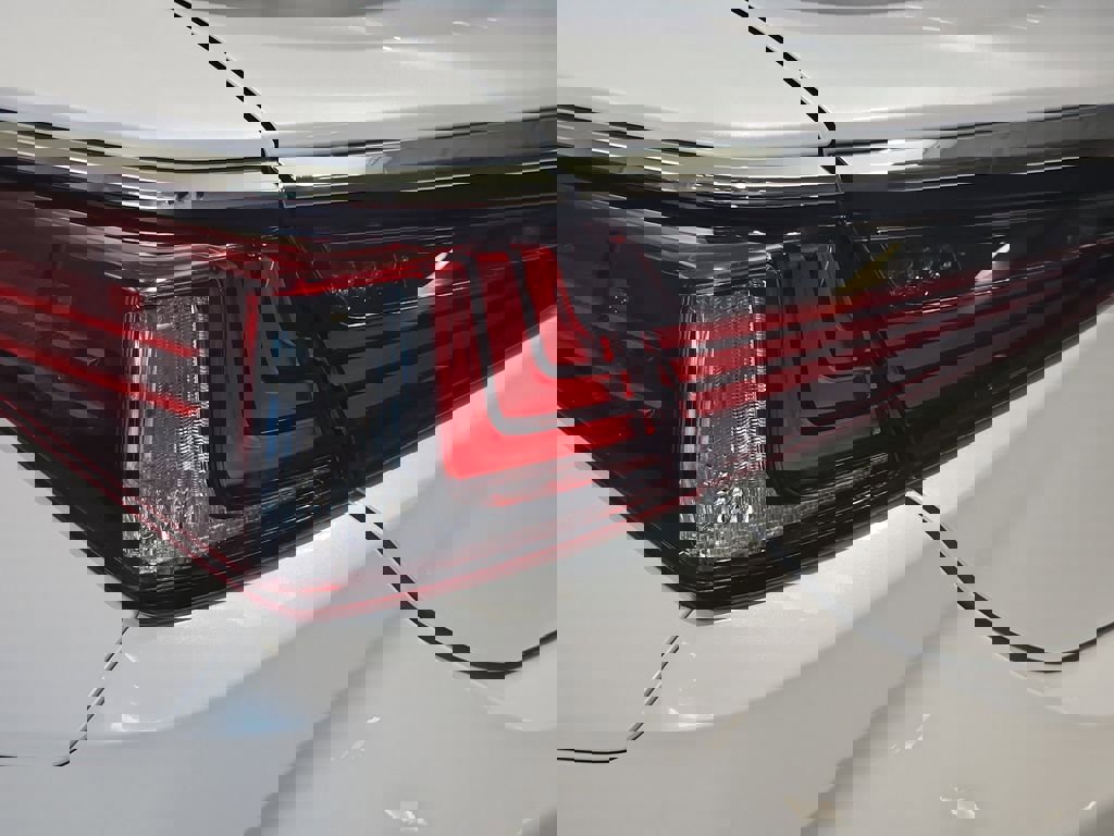 Certified 2025 Lexus ES 300h w/ Premium Package image 37