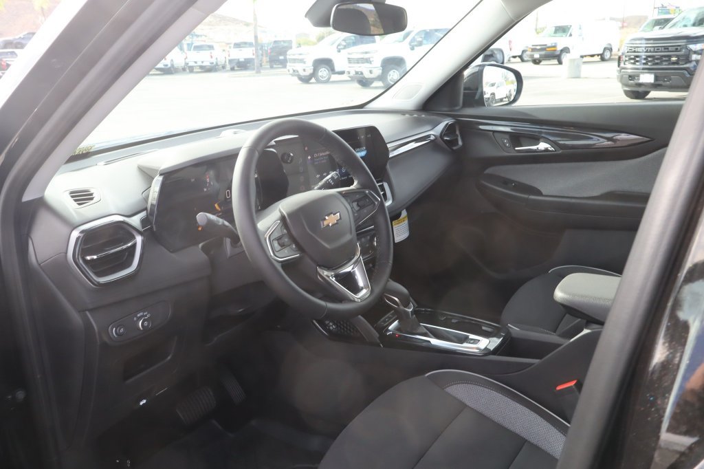New 2026 Chevrolet TrailBlazer LT w/ LT Cold Weather Package FWD image 16