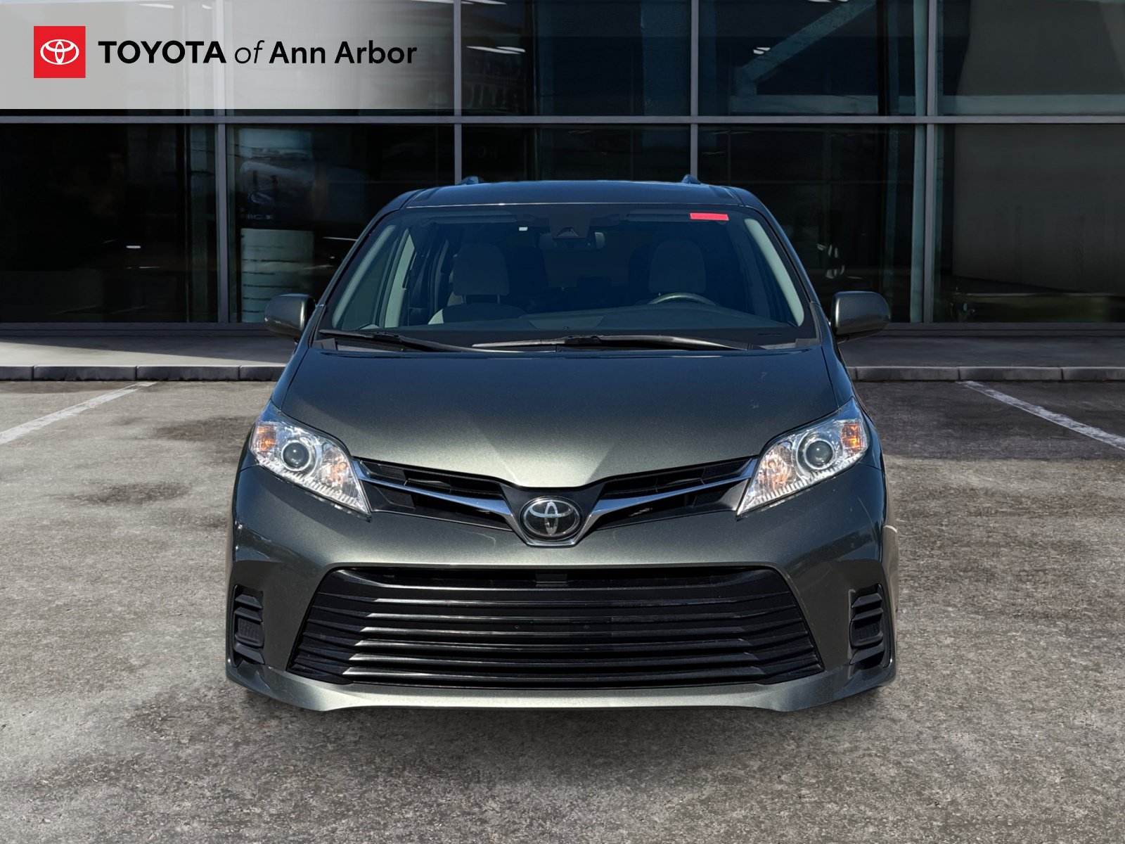 Used 2019 Toyota Sienna LE w/ LE Preferred Package AWD/4WD image 13