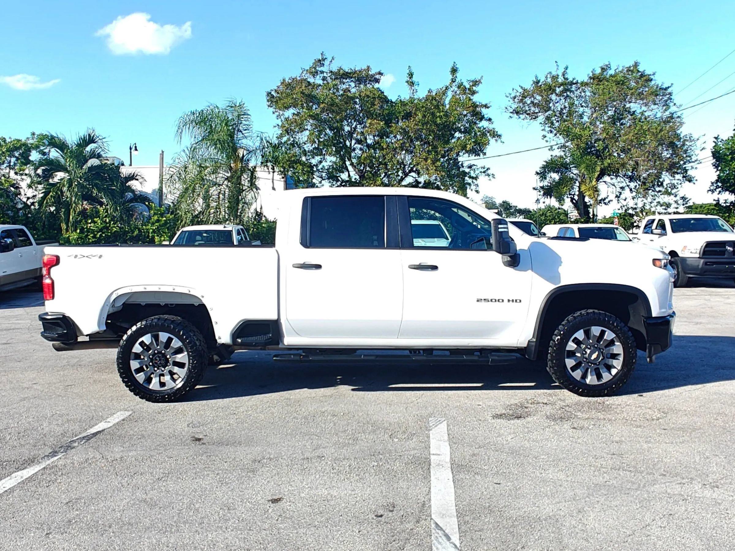 Used 2022 Chevrolet Silverado 2500 Custom w/ Custom Value Package AWD/4WD image 7