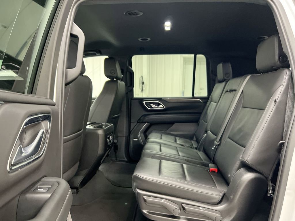 Used 2024 Chevrolet Suburban LT image 23