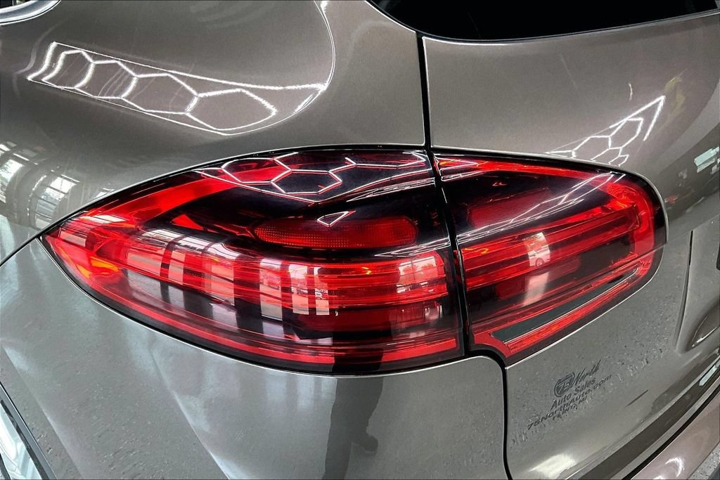 Used 2016 Porsche Cayenne S AWD/4WD image 23