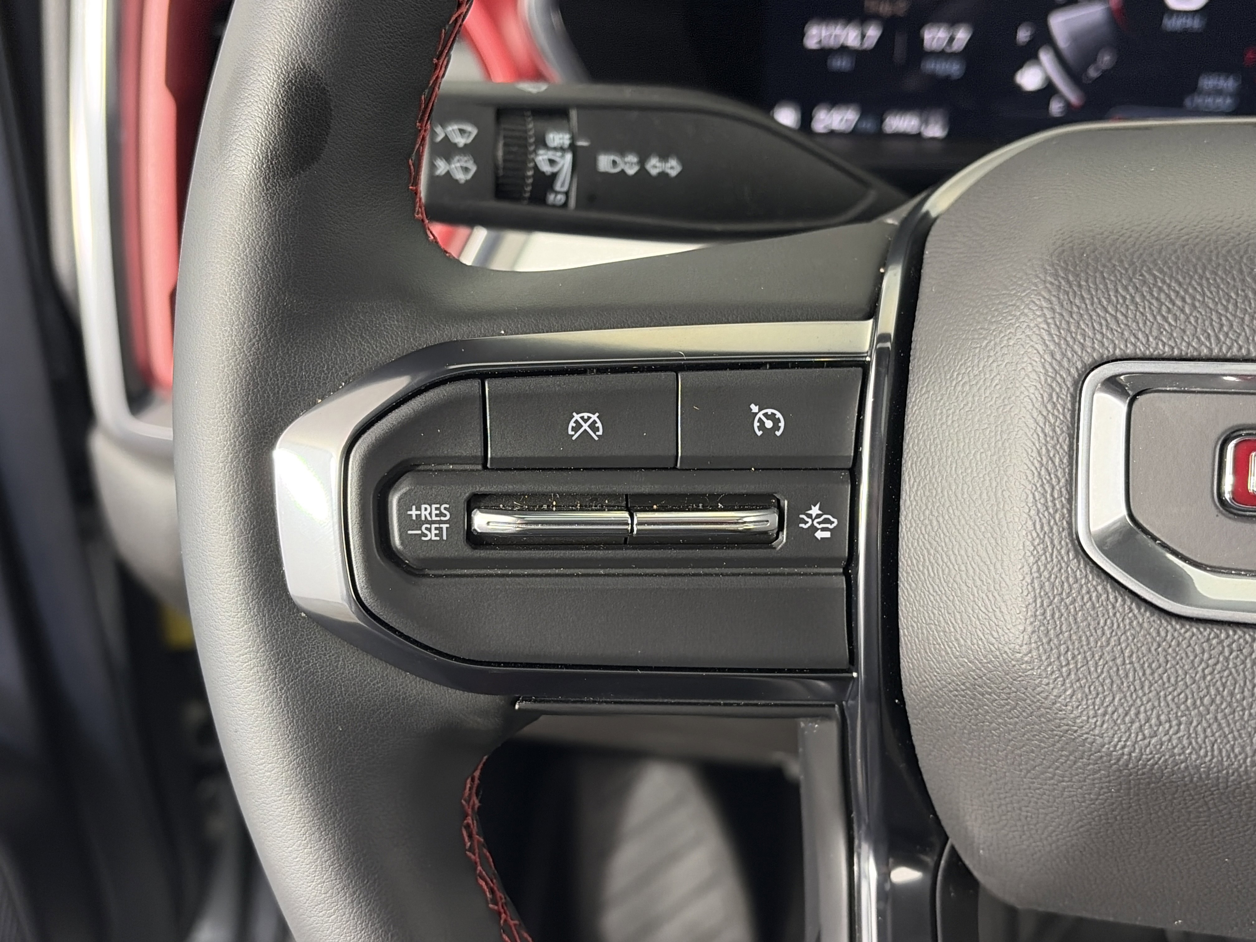 Certified 2025 GMC Canyon AT4 w/ AT4X Package AWD/4WD image 32