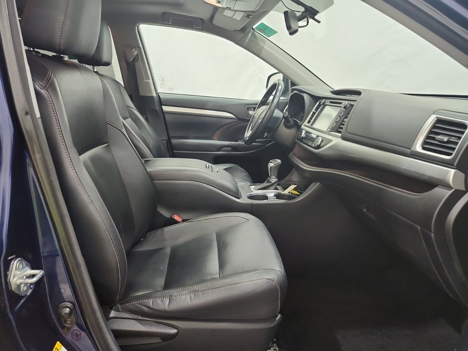 Used 2015 Toyota Highlander XLE AWD/4WD image 12