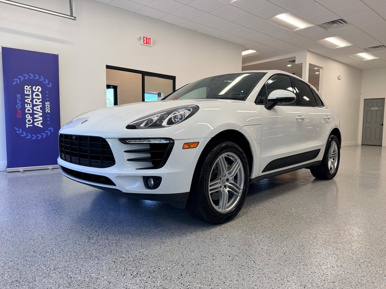 Used 2017 Porsche Macan S AWD/4WD image 4