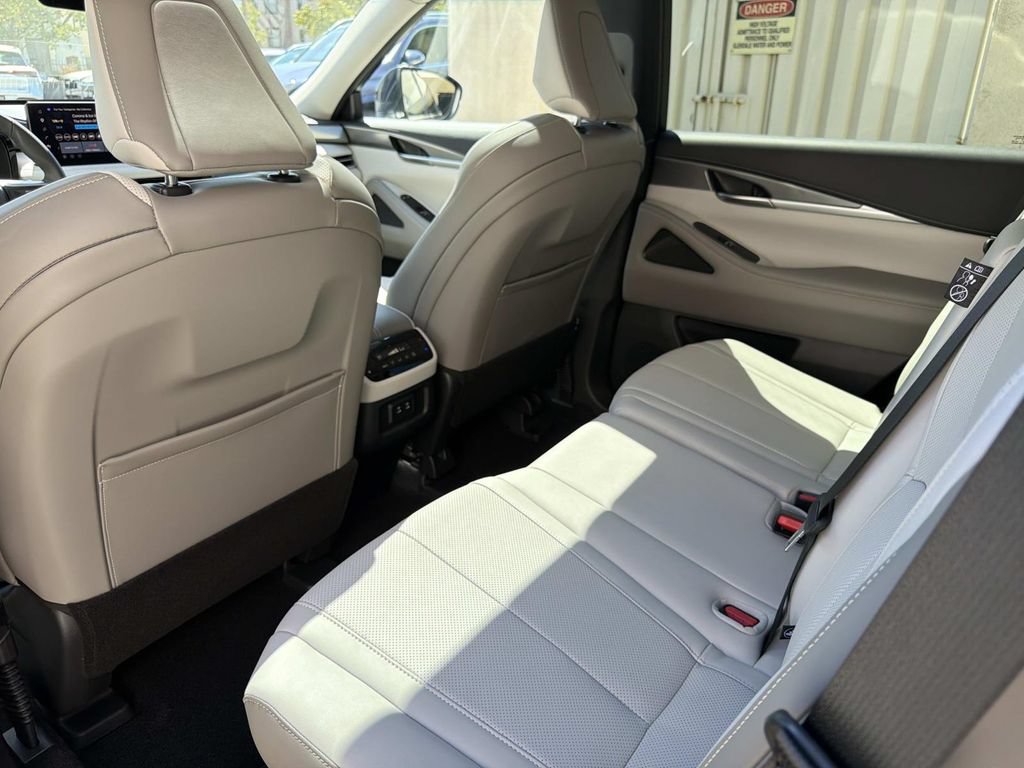 Certified 2026 INFINITI QX60 Pure w/ Cargo Package FWD image 11