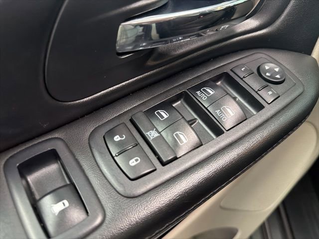 Used 2018 Dodge Grand Caravan SE image 13