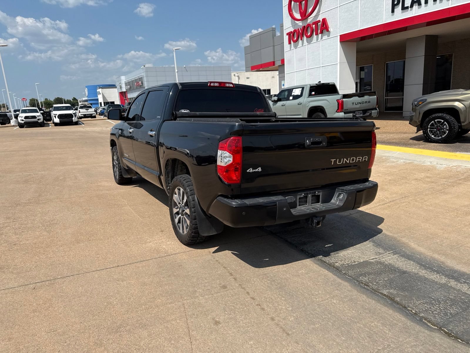 Used 2018 Toyota Tundra Limited w/ Limited Premium Package AWD/4WD image 15