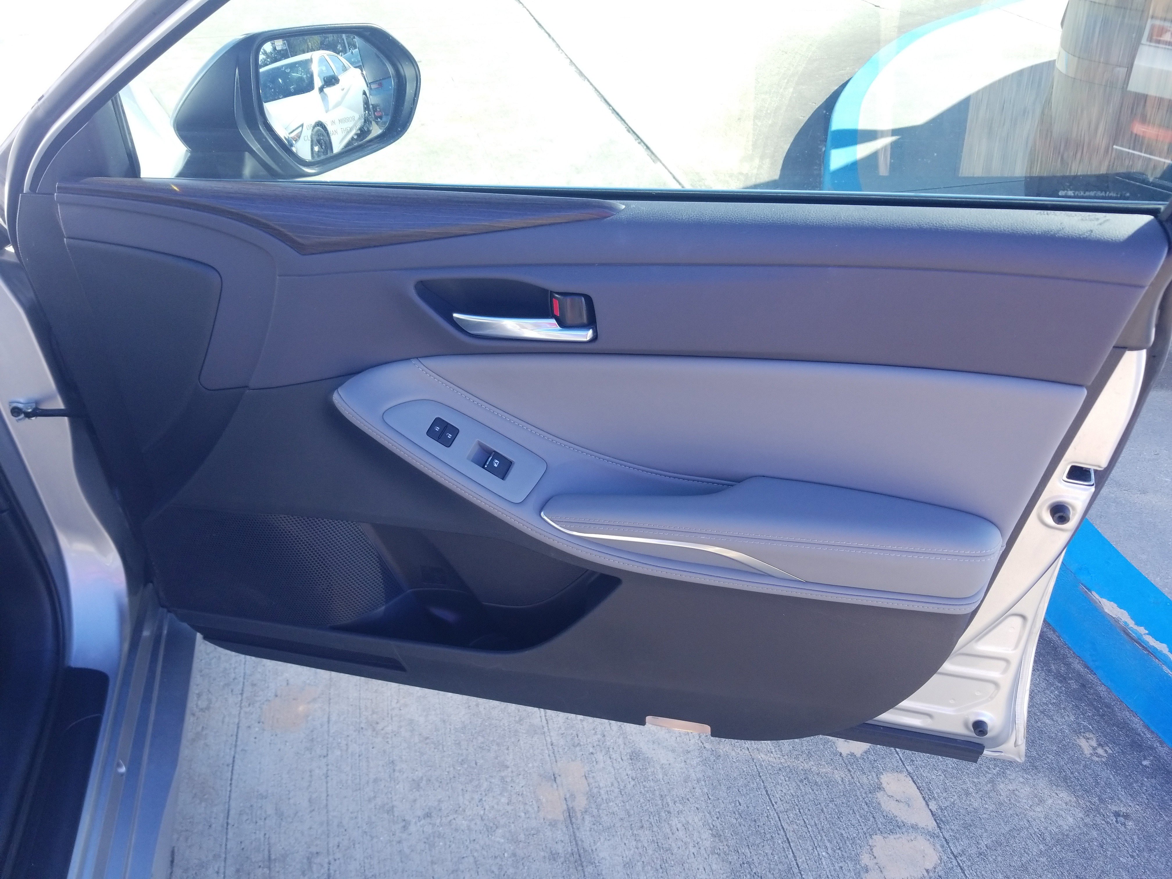 Used 2022 Toyota Avalon XLE FWD image 16