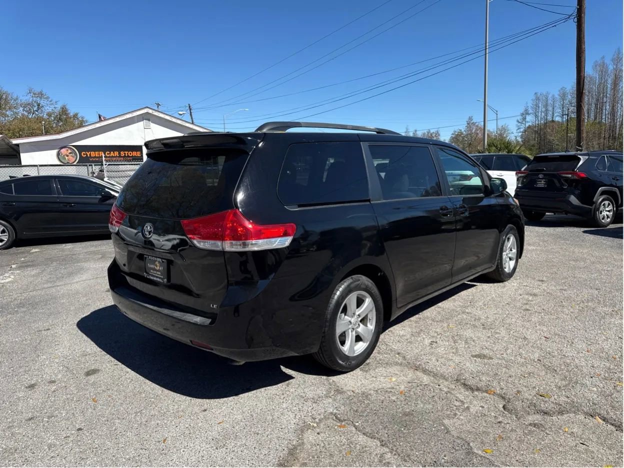 Used 2011 Toyota Sienna LE image 5
