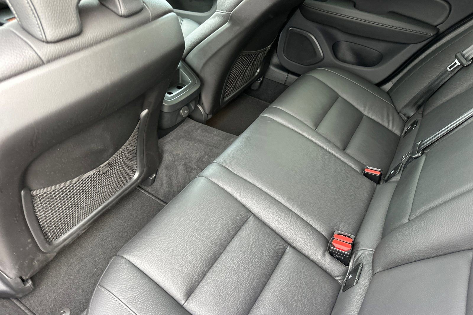 Used 2025 Volvo V60 B5 Cross Country Plus image 12