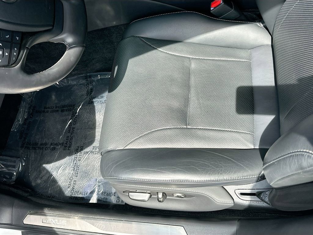 Used 2022 Lexus LS 500 w/ Accessory Package (Z2) RWD image 19