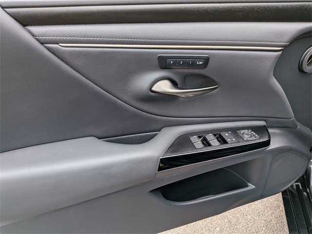 Used 2022 Lexus ES 300h w/ Premium Package image 8