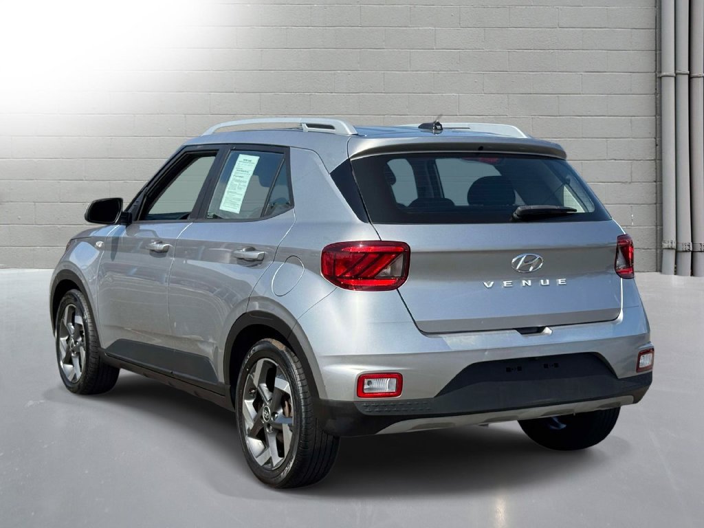 Used 2023 Hyundai Venue SEL FWD image 6