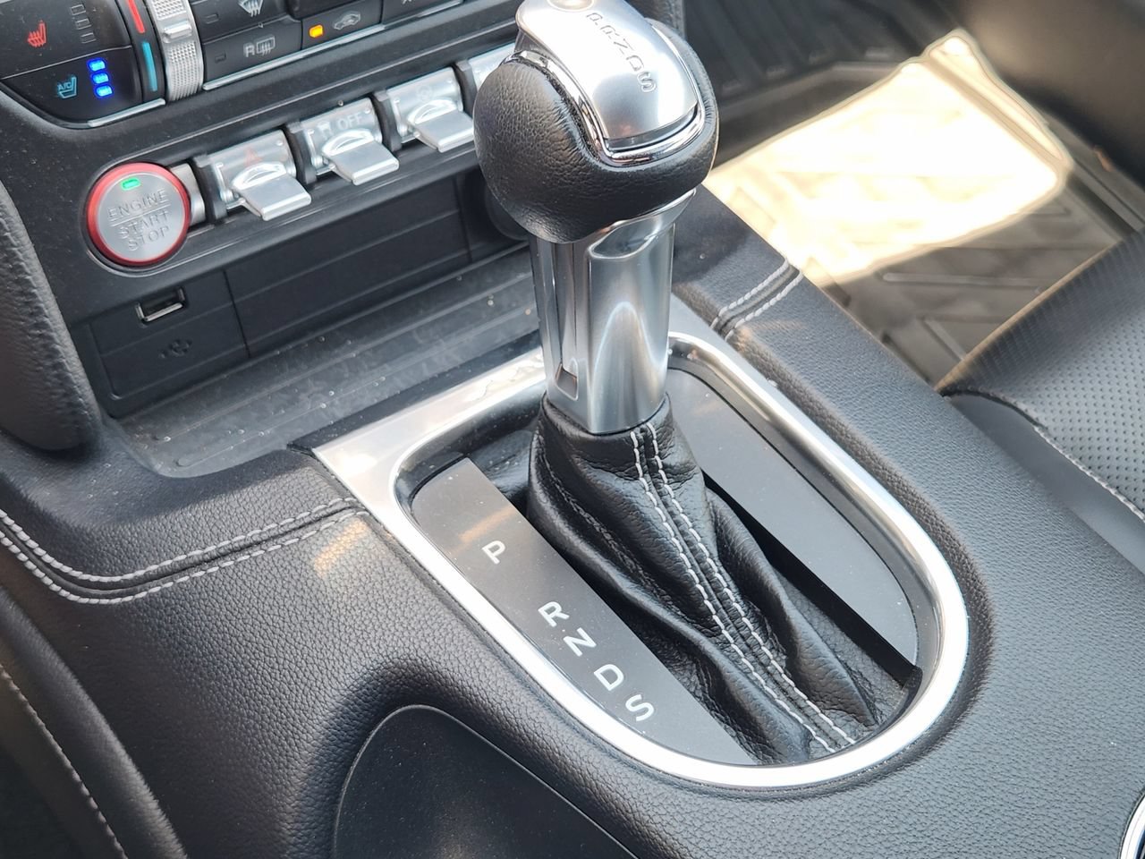 Used 2019 Ford Mustang GT Premium w/ Equipment Group 401A RWD image 18