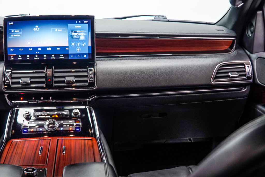 Used 2024 Lincoln Navigator Premiere AWD/4WD image 21
