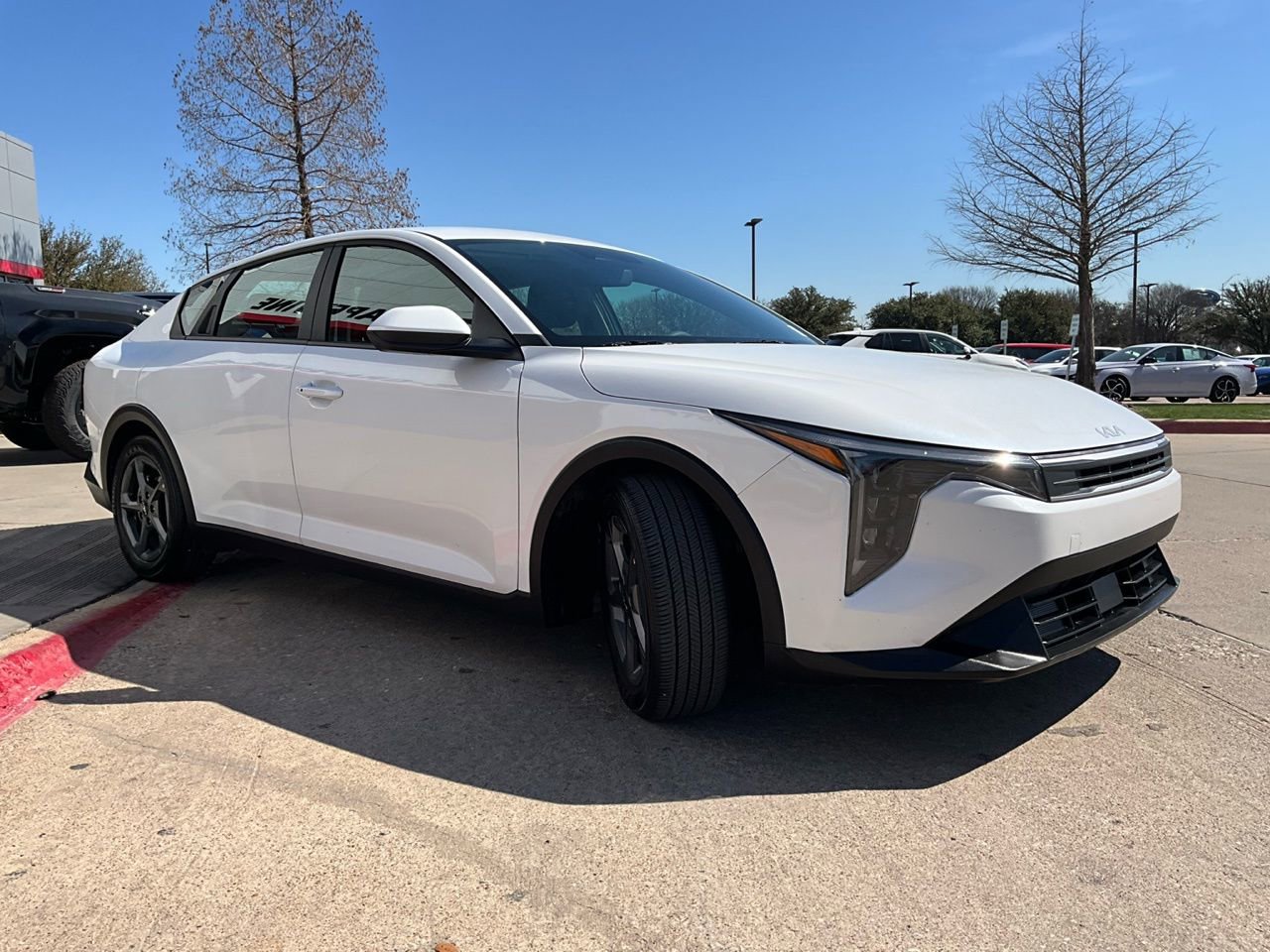 Used 2025 Kia K4 LXS image 4