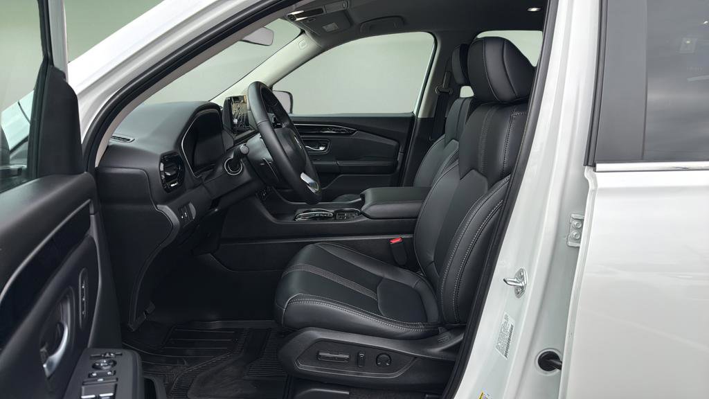 Used 2025 Honda Pilot EX-L image 11