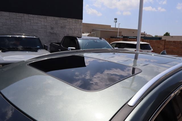 Used 2022 Buick Enclave Essence w/ Experience Buick Package FWD image 4