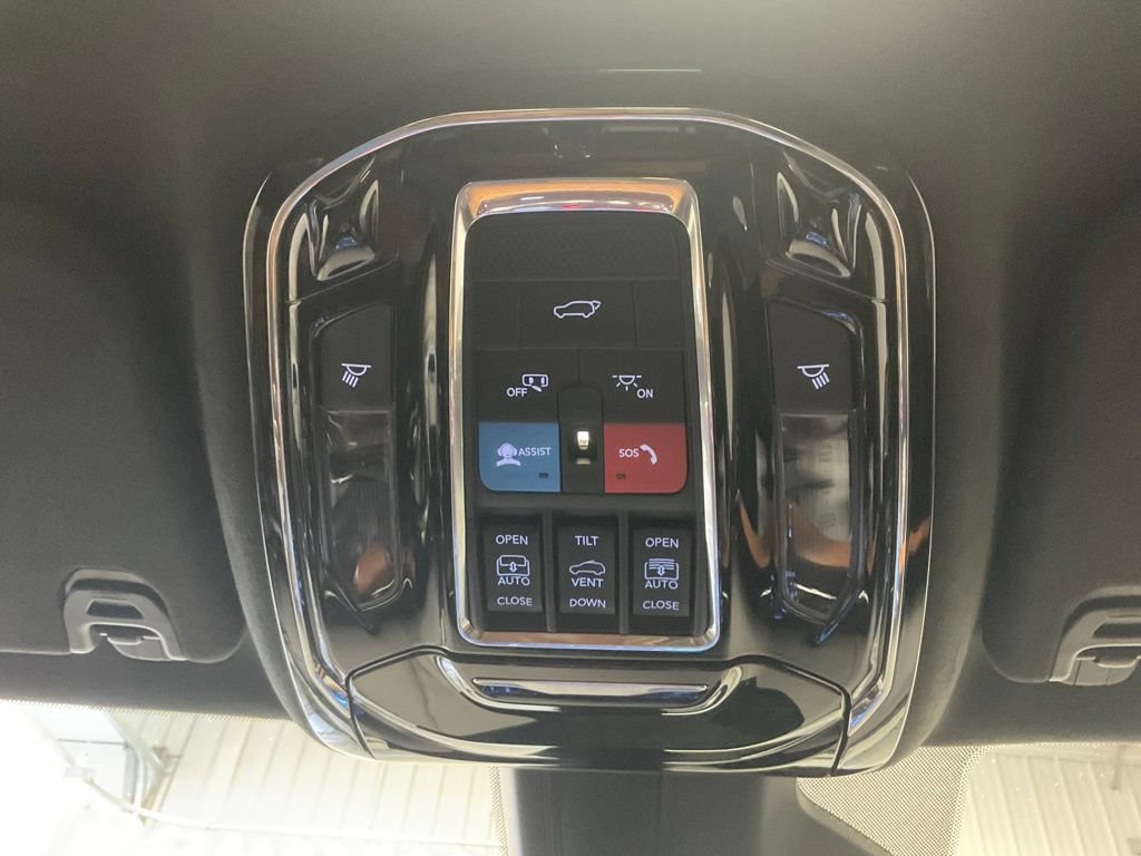 Used 2024 Jeep Grand Wagoneer L Series III AWD/4WD image 32