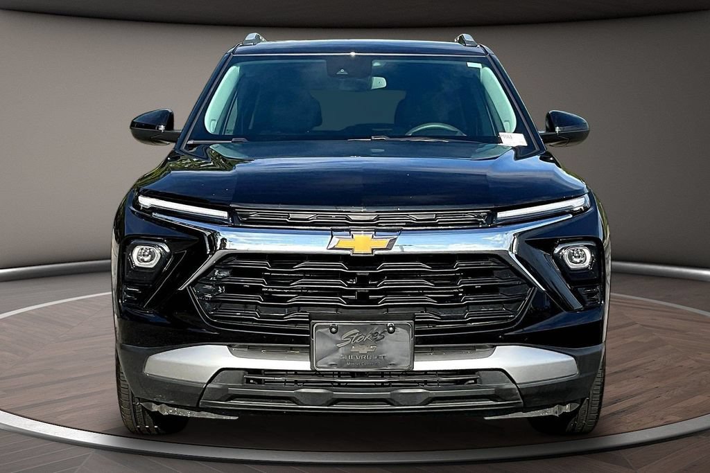 Used 2025 Chevrolet TrailBlazer LT AWD/4WD image 2