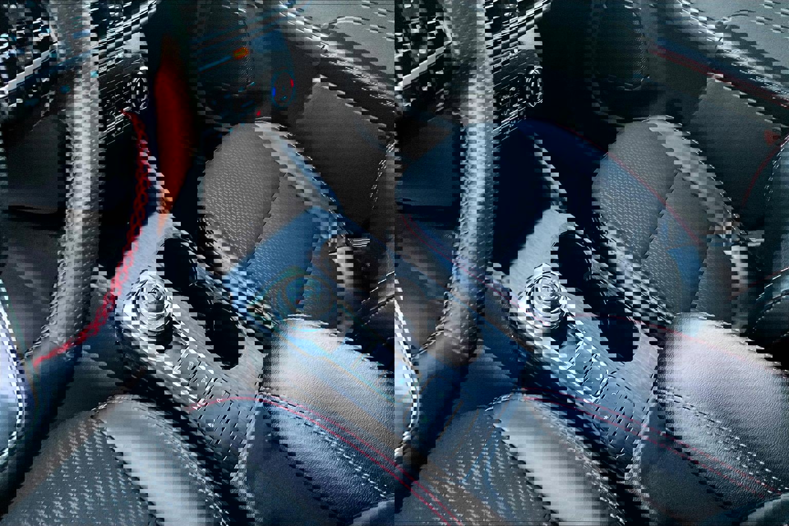 Used 2025 Ford Escape ST-Line w/ Cold Weather Package image 15