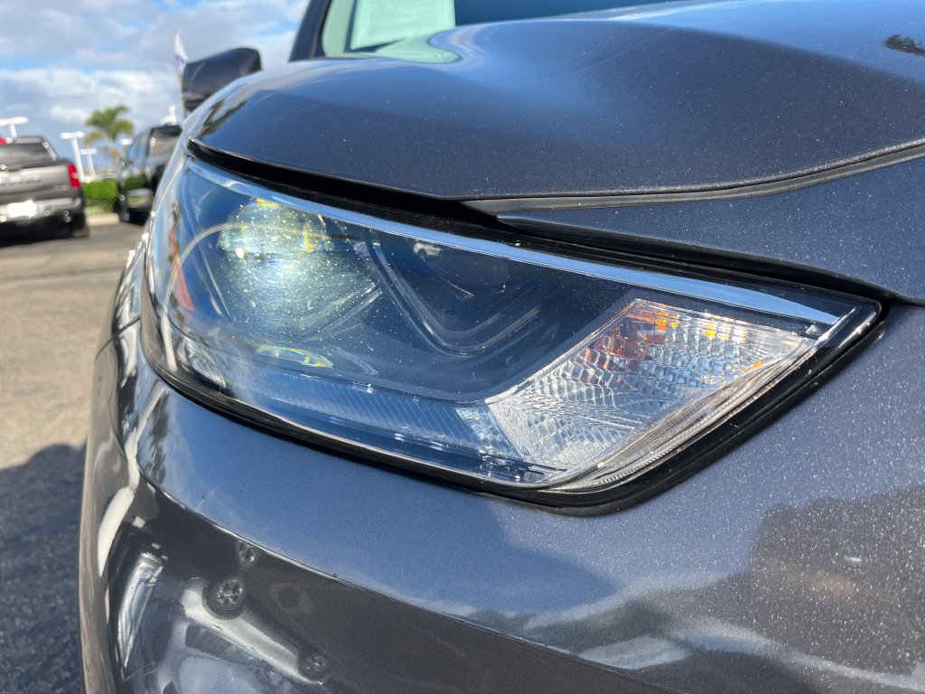 Used 2022 Toyota Highlander XLE FWD image 34