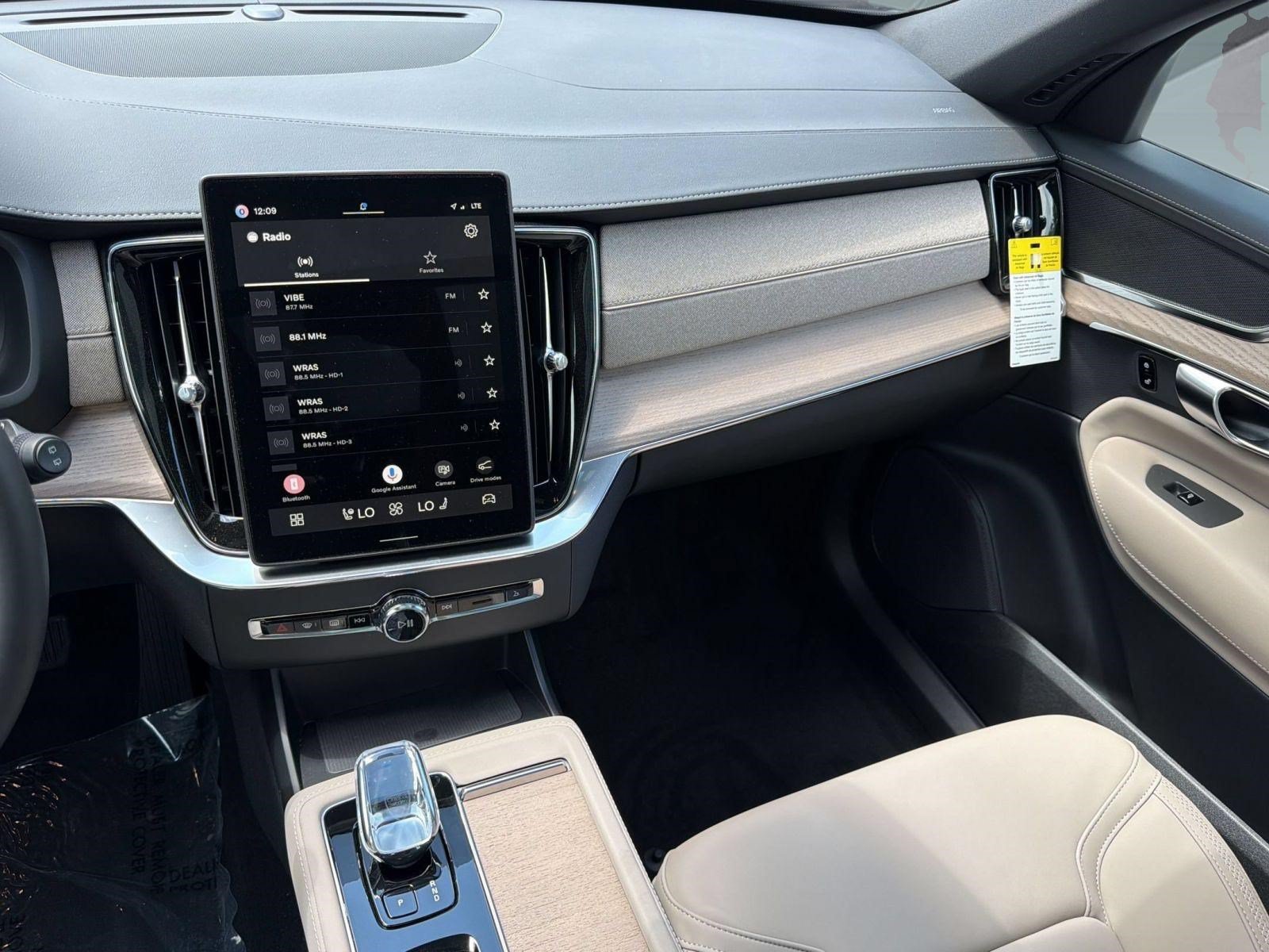 New 2026 Volvo XC90 B6 Plus w/ Protection Package Premier AWD/4WD image 27