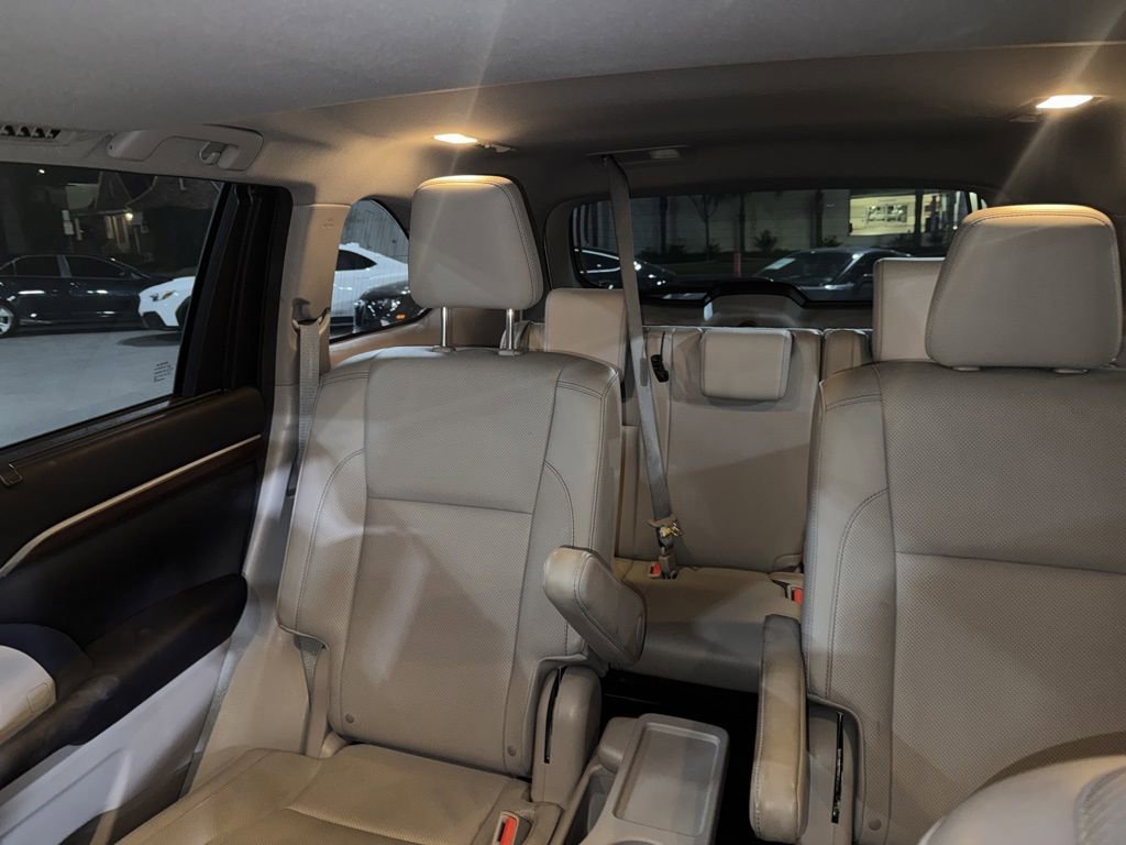 Used 2016 Toyota Highlander Limited w/ Driver Technology Package image 33