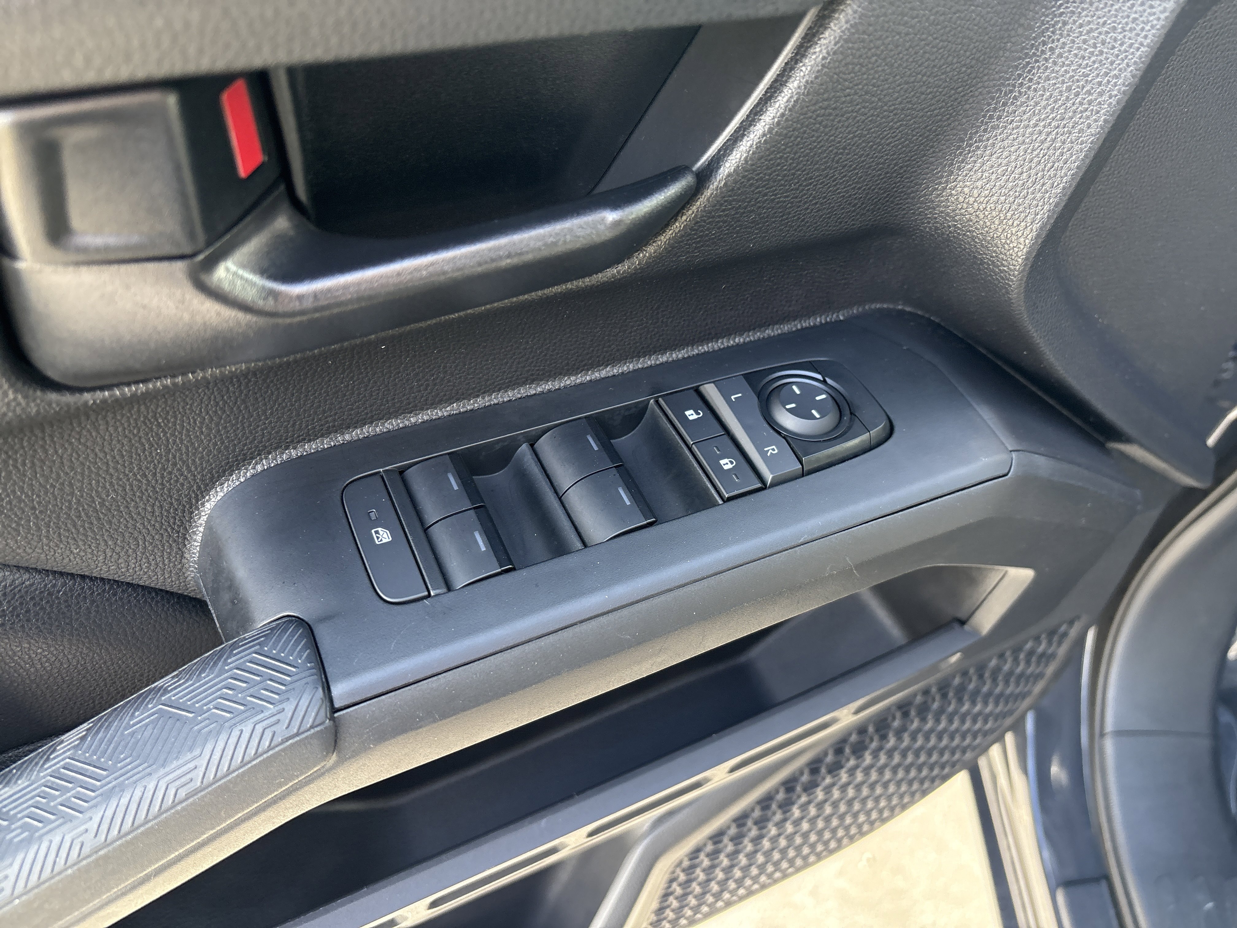 Used 2024 Toyota Tacoma SR image 30