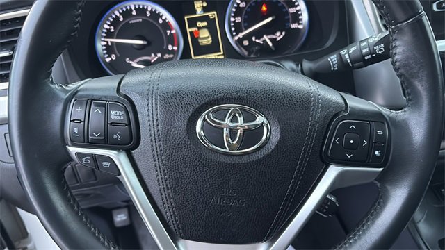 Used 2016 Toyota Highlander XLE image 17