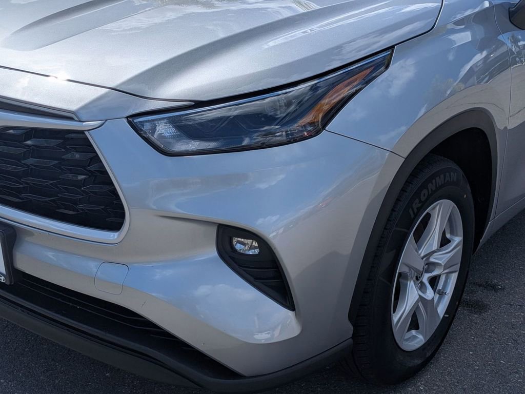 Used 2025 Toyota Highlander LE image 10
