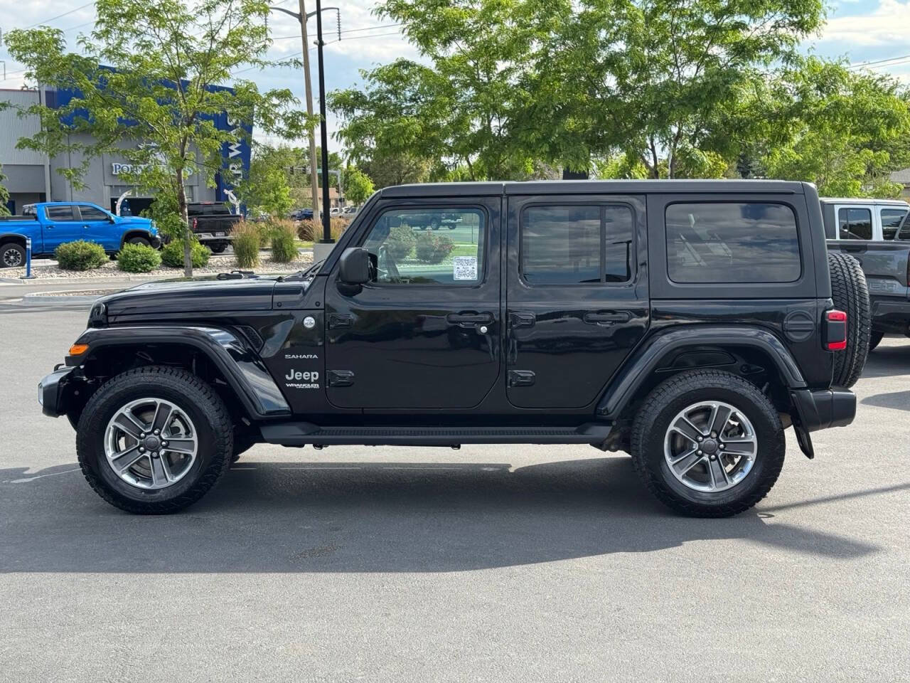 Used 2021 Jeep Wrangler Unlimited Sahara w/ Uconnect 4C Nav & Sound Group AWD/4WD image 4