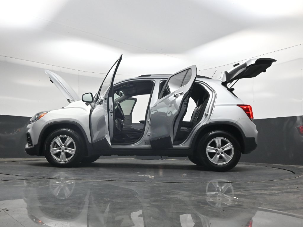 Used 2020 Chevrolet Trax LT w/ LT Convenience Package FWD image 40