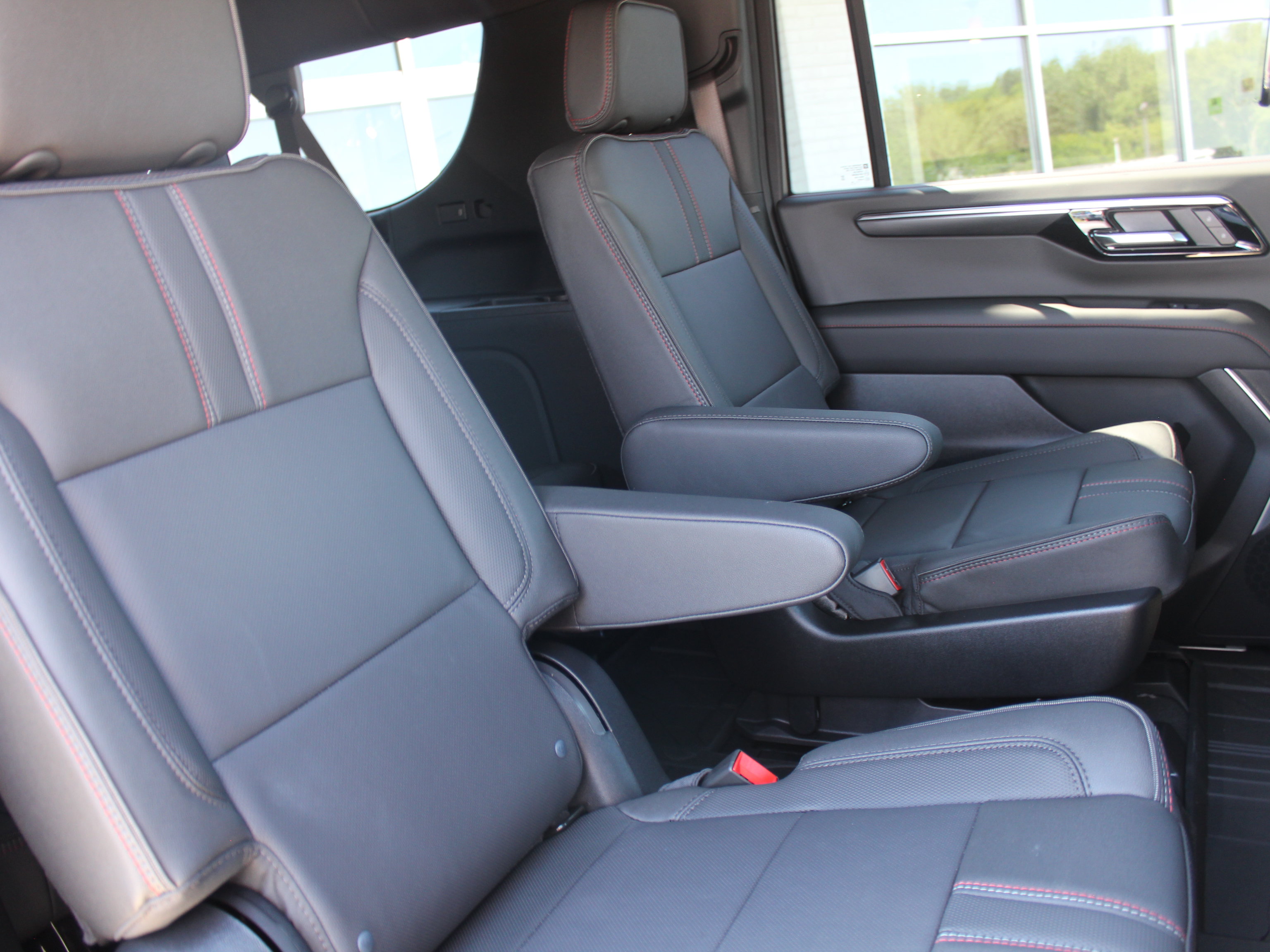 New 2026 Chevrolet Suburban RST AWD/4WD image 18